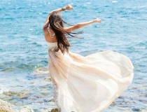 很喜欢这种图片流样式